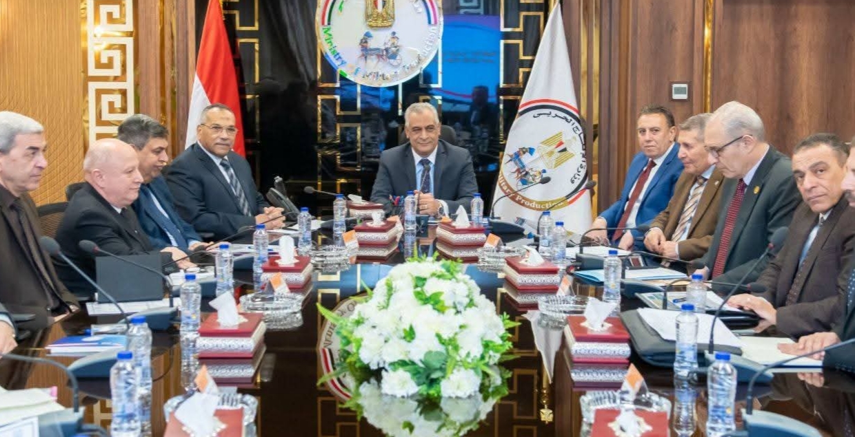 وزير الإنتاج الحربي يتابع الموقف التنفيذي لمشروعات المبادرة الرئاسية "حياة كريمة"