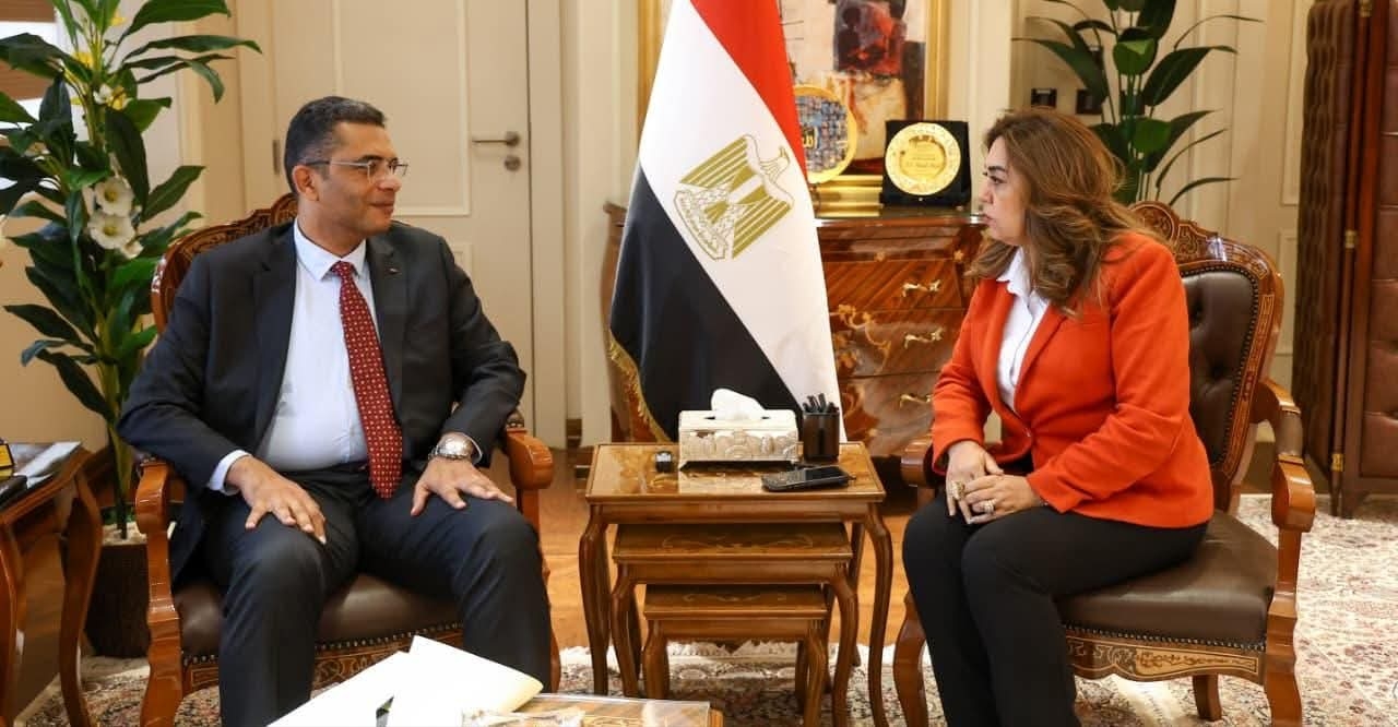 وزيرة التنمية المحلية والبيئة تلتقي محافظ البحر الأحمر.. تفاصيل