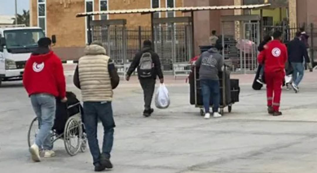 معبر رفح البري يستقبل الدفعة 18 من العائدين الفلسطينيين