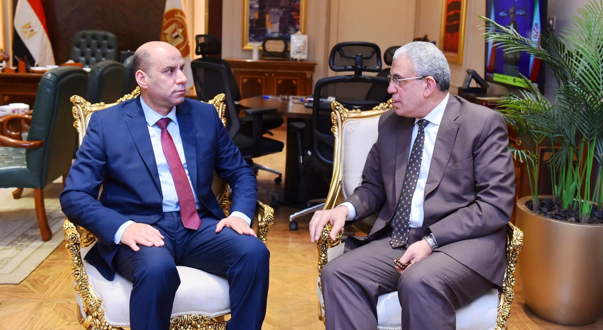 وزير العمل يستقبل رئيس النقابة العامة للعاملين بالمالية والضرائب والجمارك
