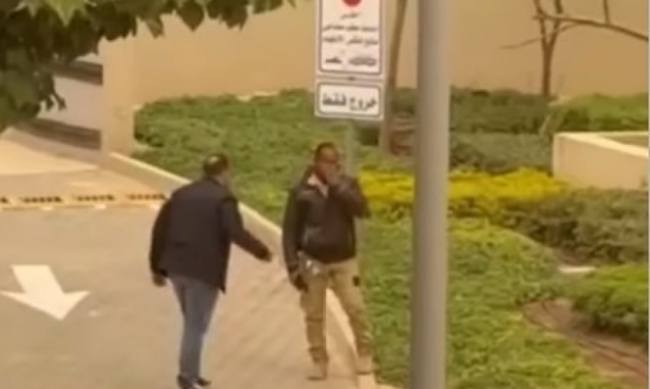 مفاجأة في واقعة الاعتداء على فرد الأمن.. شاهد عيان يكشف الحقيقة الكاملة