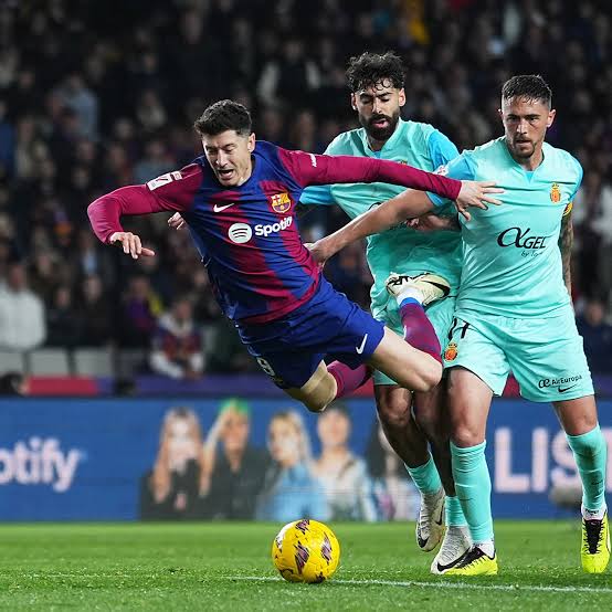 برشلونة يواجه ريال مايوركا الليلة من أجل الصدارة