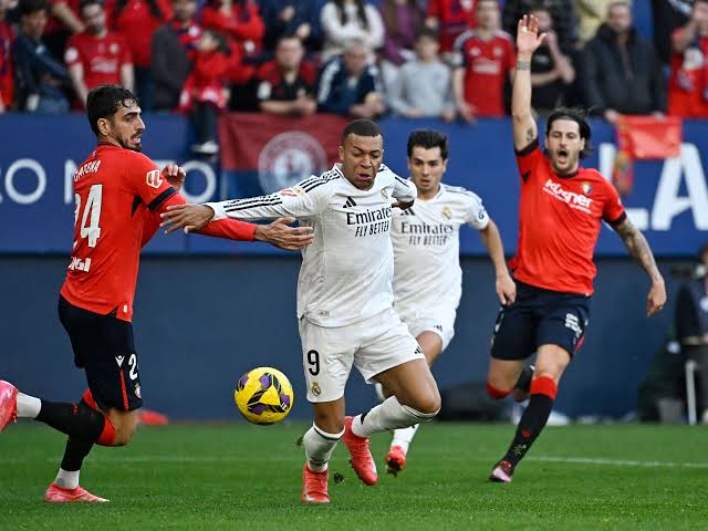 ريال مدريد يواجه أوساسونا الليلة لتعزيز صدارة الدوري الإسباني
