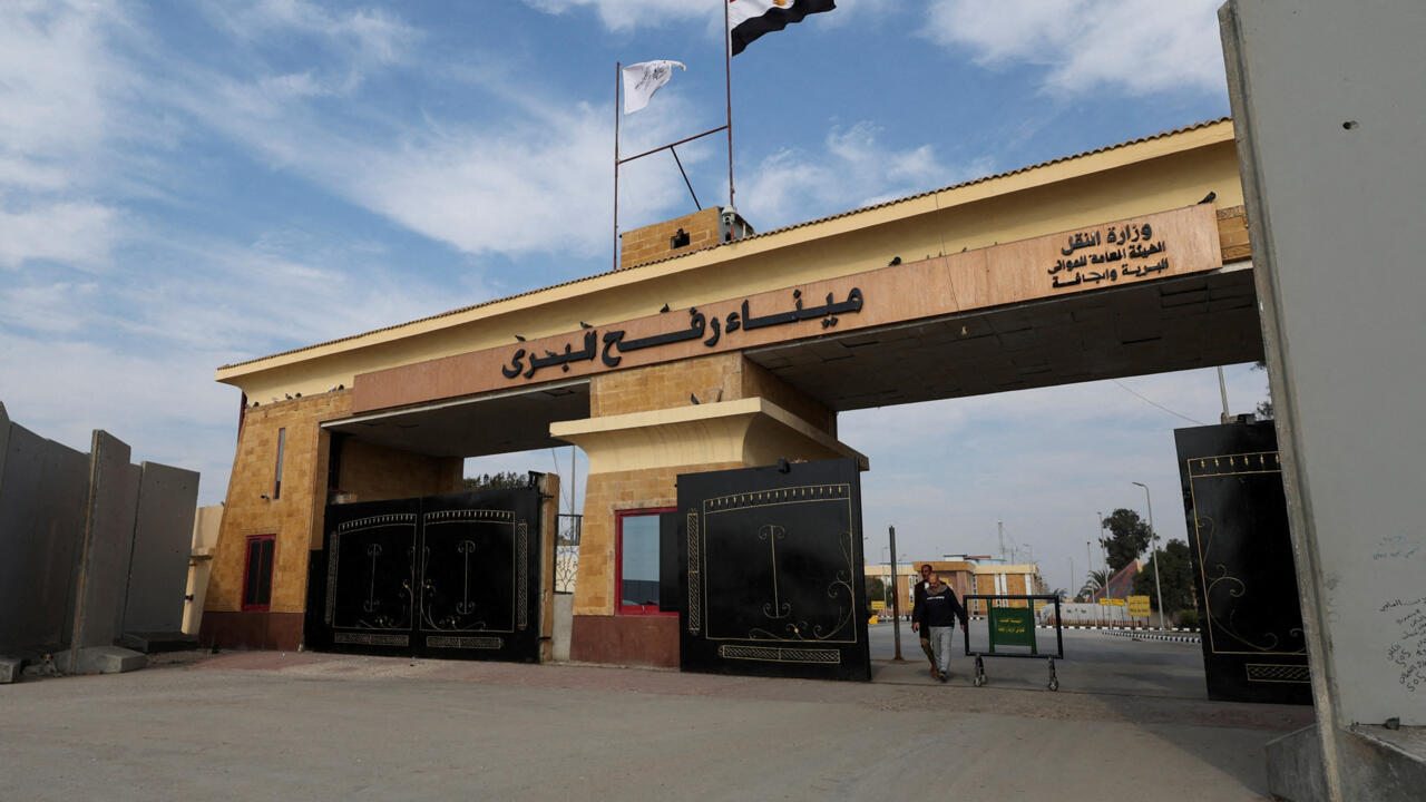 فلسطينية تحكي المضايقات الإسرائيلية بمعبر رفح: لا يريدون عودتنا