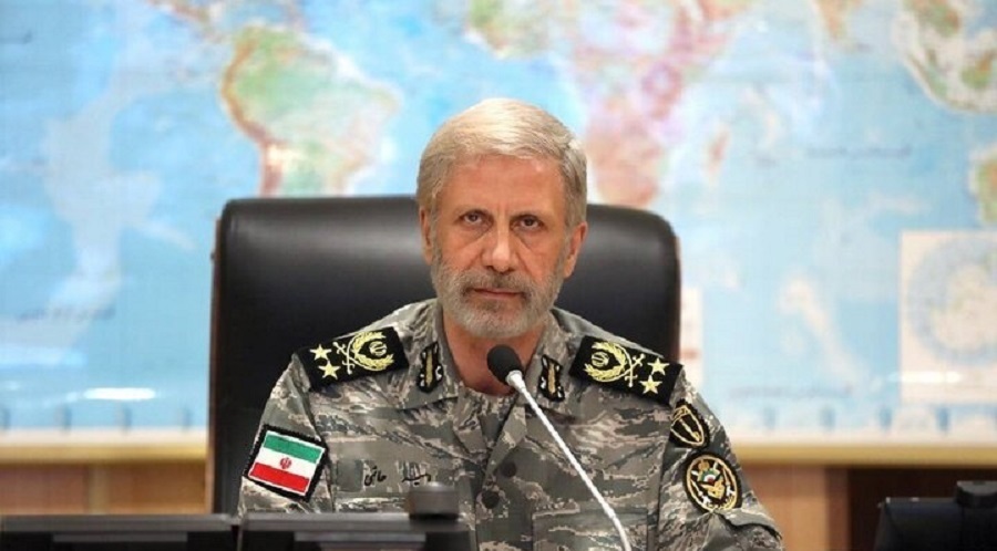 الجيش الإيراني : رئيس الأركان بخير ويقود العمليات العسكرية