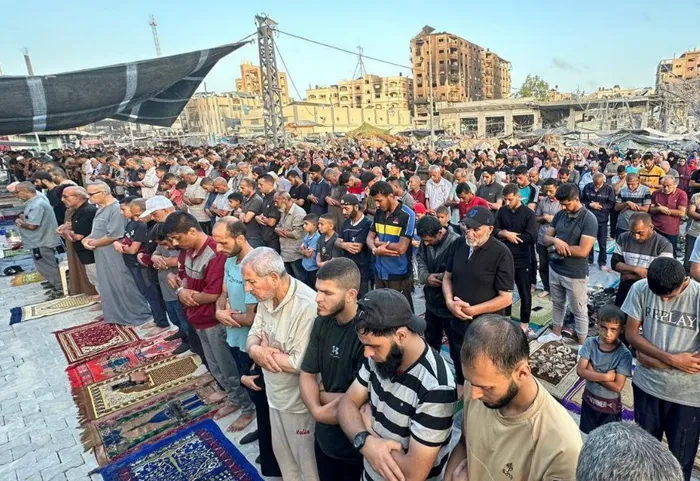 اللجنة المصرية تنظم صلاة عيد الفطر في الساحات العامة بغزة وتنظم أنشطة وفعاليات ترفيهية للأطفال