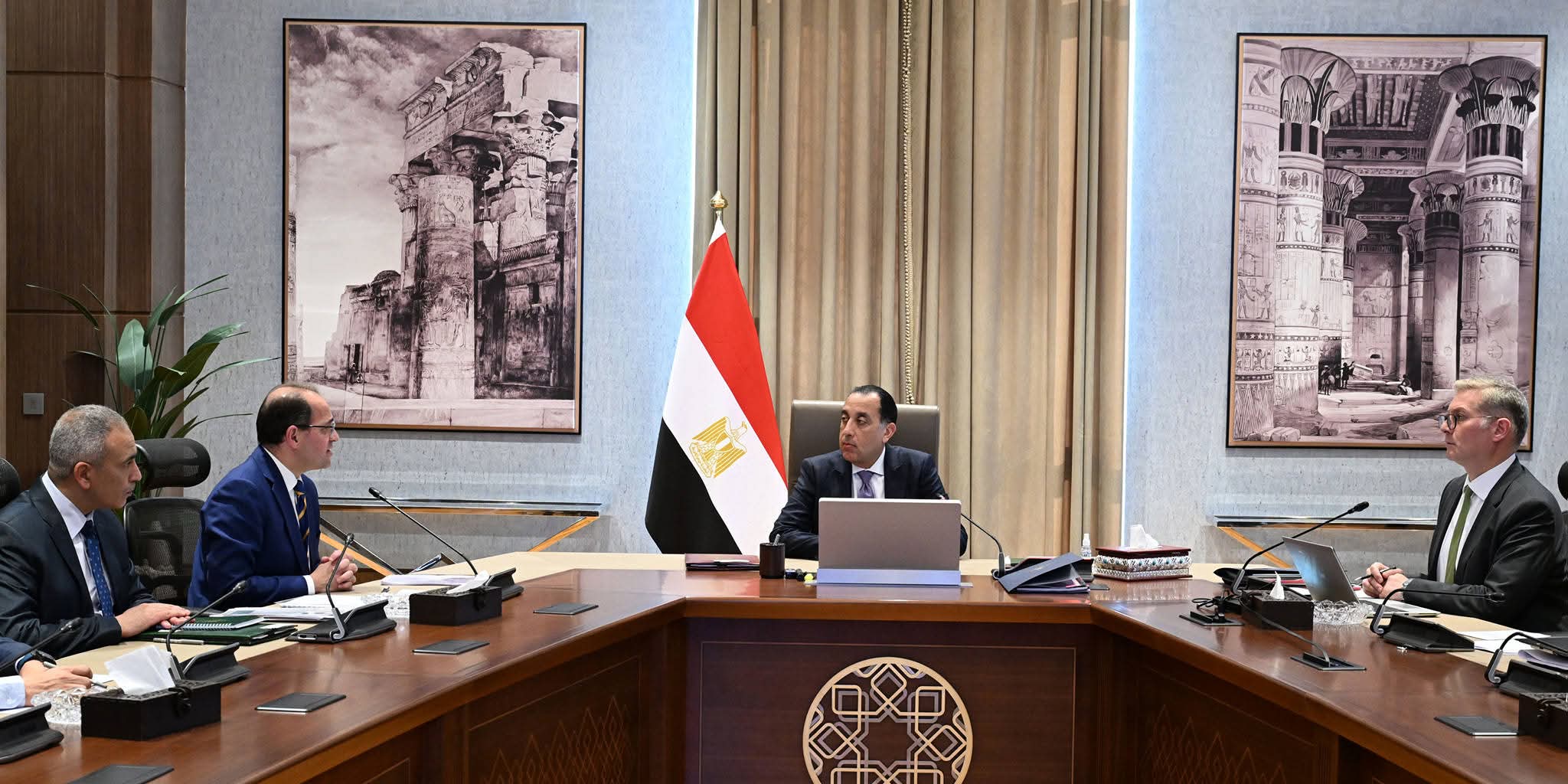 رئيس الوزراء يتابع إجراءات تدبير الاعتمادات المالية لتأمين الاحتياجات من المواد البترولية