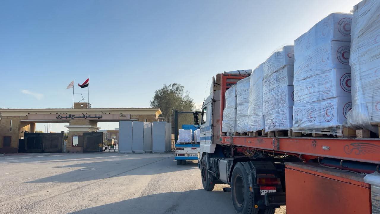الهلال الأحمر: قافلة "زاد العزة" الـ167 تتجه إلى غزة