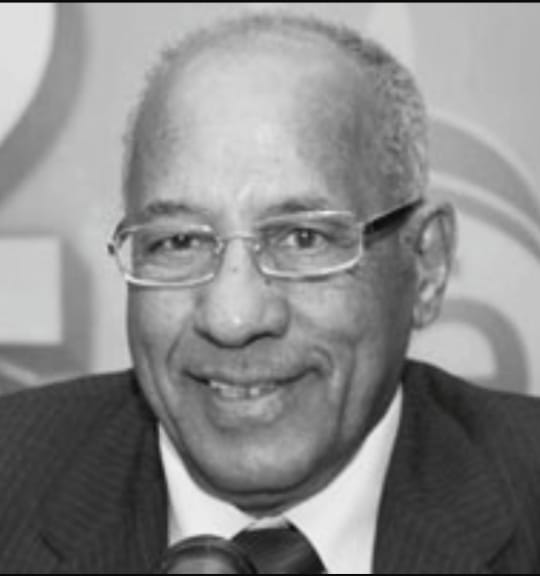 رئيس جامعة القاهرة ينعي الاستاذ الدكتور أحمد درويش