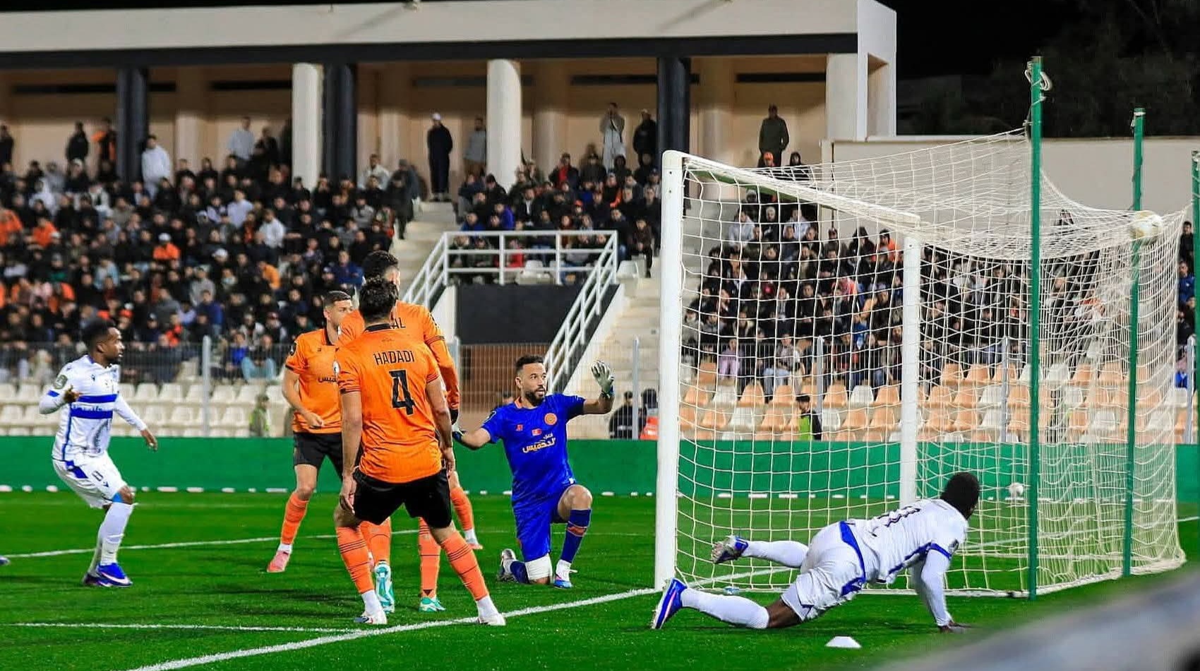 طريق بيراميدز .. نهضة بركان يخطف تعادلًا قاتلًا من الهلال السوداني