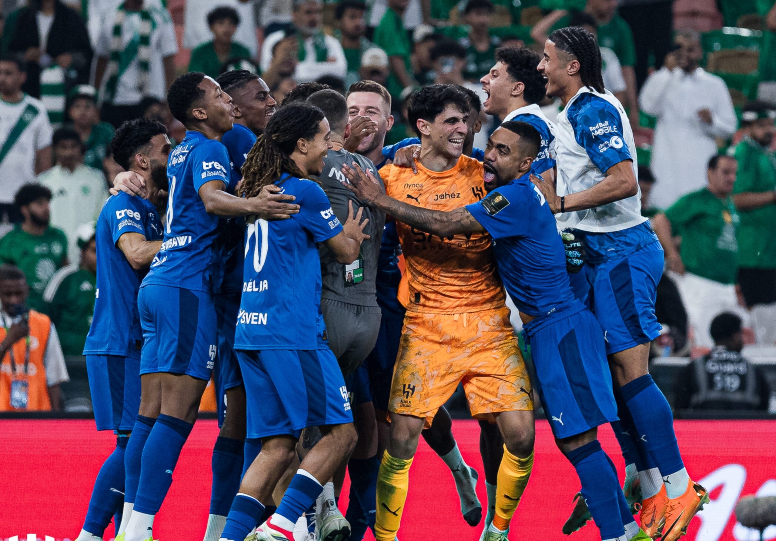 الهلال يتأهل إلى نهائي كأس خادم الحرمين على حساب أهلي جدة