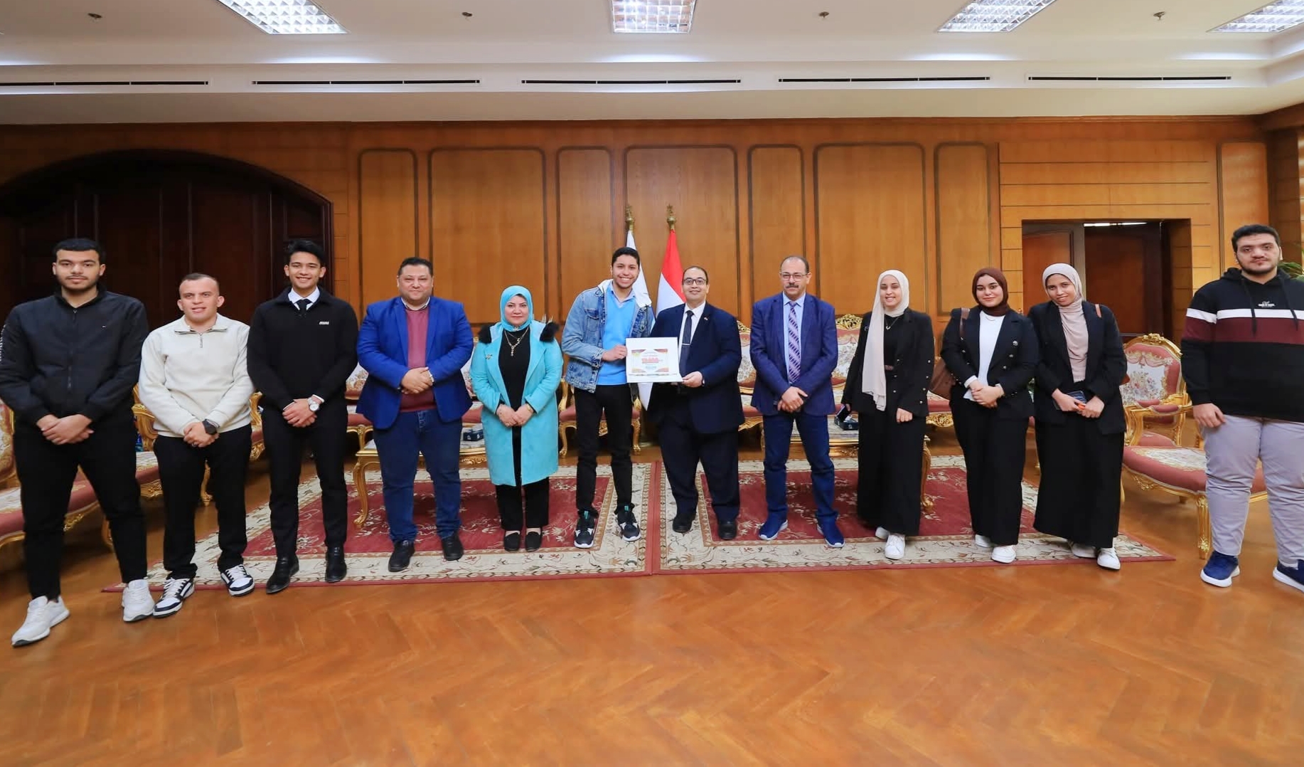 رئيس جامعة كفر الشيخ يكرم فريق كلية الذكاء الاصطناعي