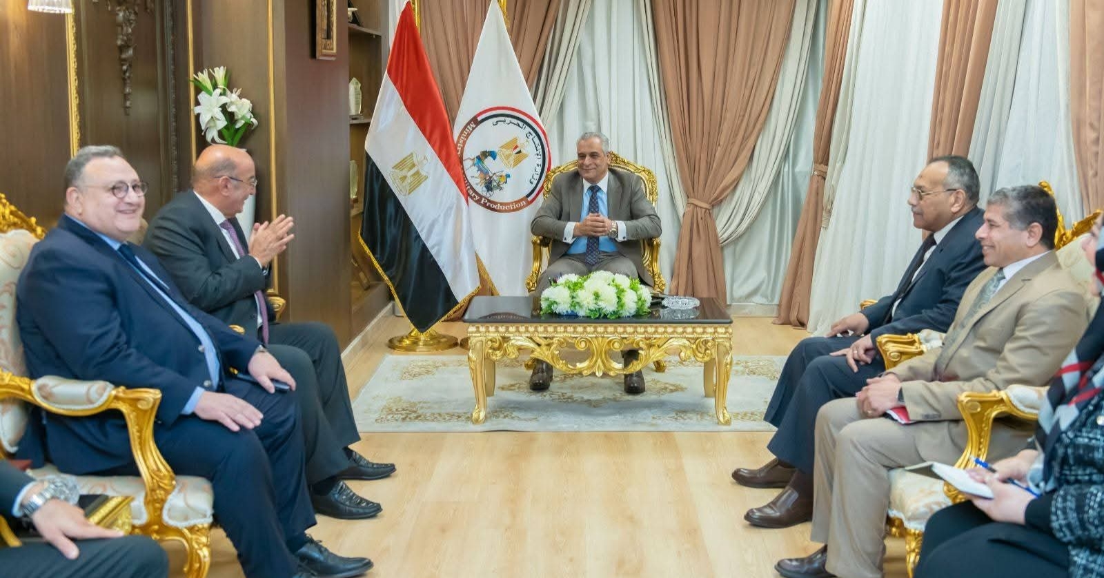 وزير الإنتاج الحربي يستقبل وفد من البنك العقاري المصري العربي.. تفاصيل