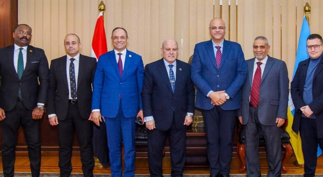 محافظ الإسكندرية يستقبل رئيس هيئة النيابة الإدارية لبحث دعم منظومة العمل الإداري