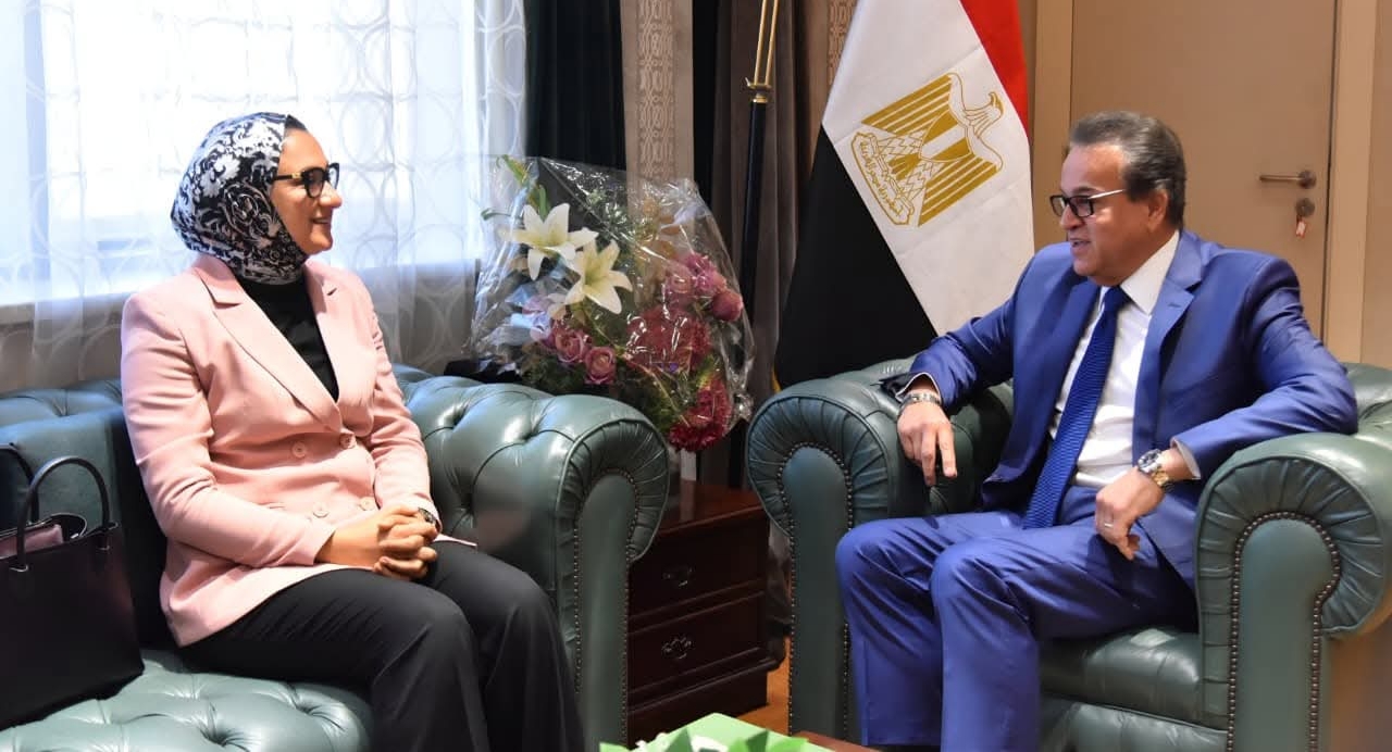 وزير الصحة يتابع مع محافظ الوادي الجديد المشروعات الصحية الجارية