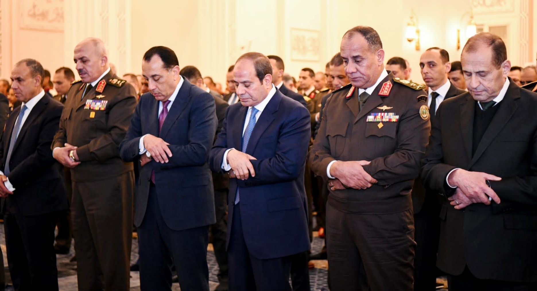 الرئيس السيسي يؤدى صلاة الجمعة بمسجد المشير طنطاوي