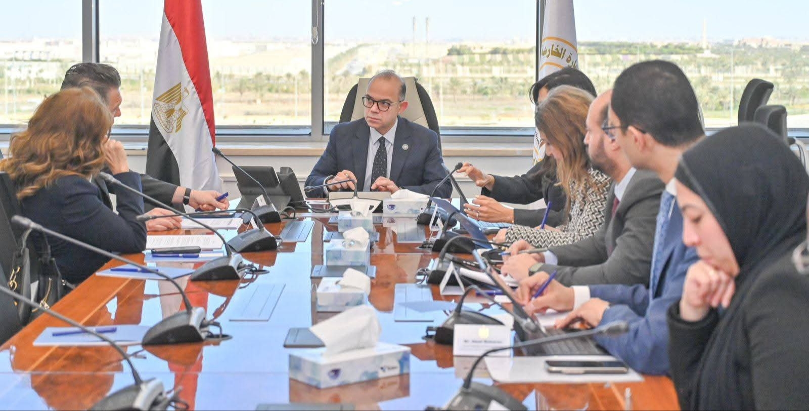وزير الاستثمار يلتقي وفد البنك الأوروبي لإعادة الإعمار والتنمية.. تفاصيل