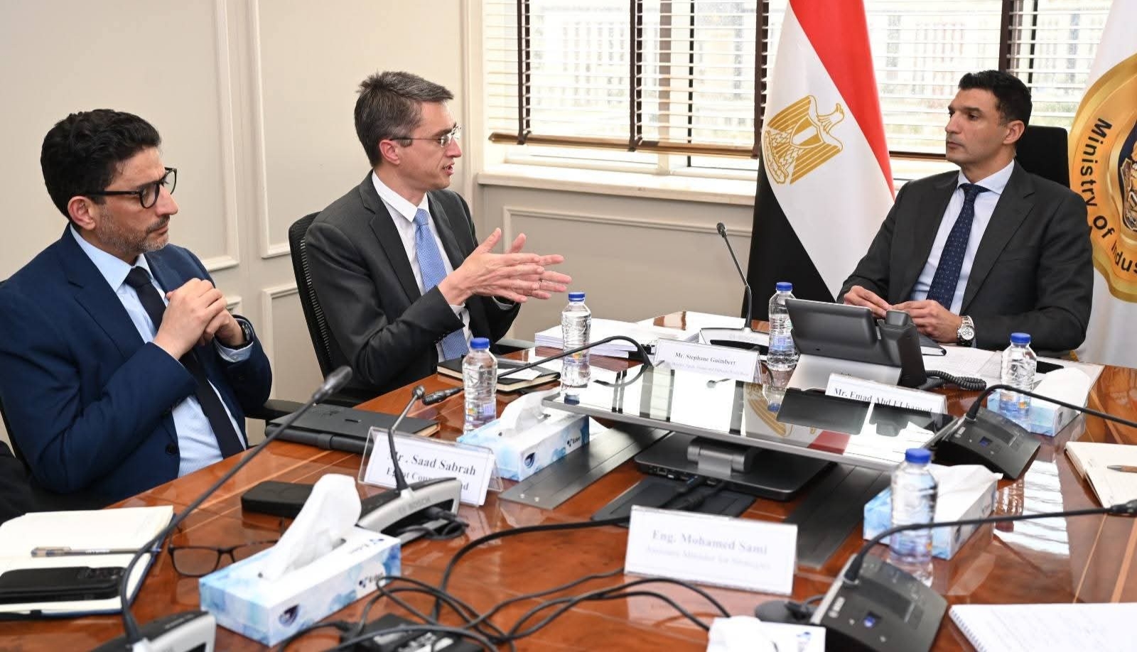 وزير الصناعة يبحث مع البنك الدولي سبل دعم المشروعات الصناعية في مصر