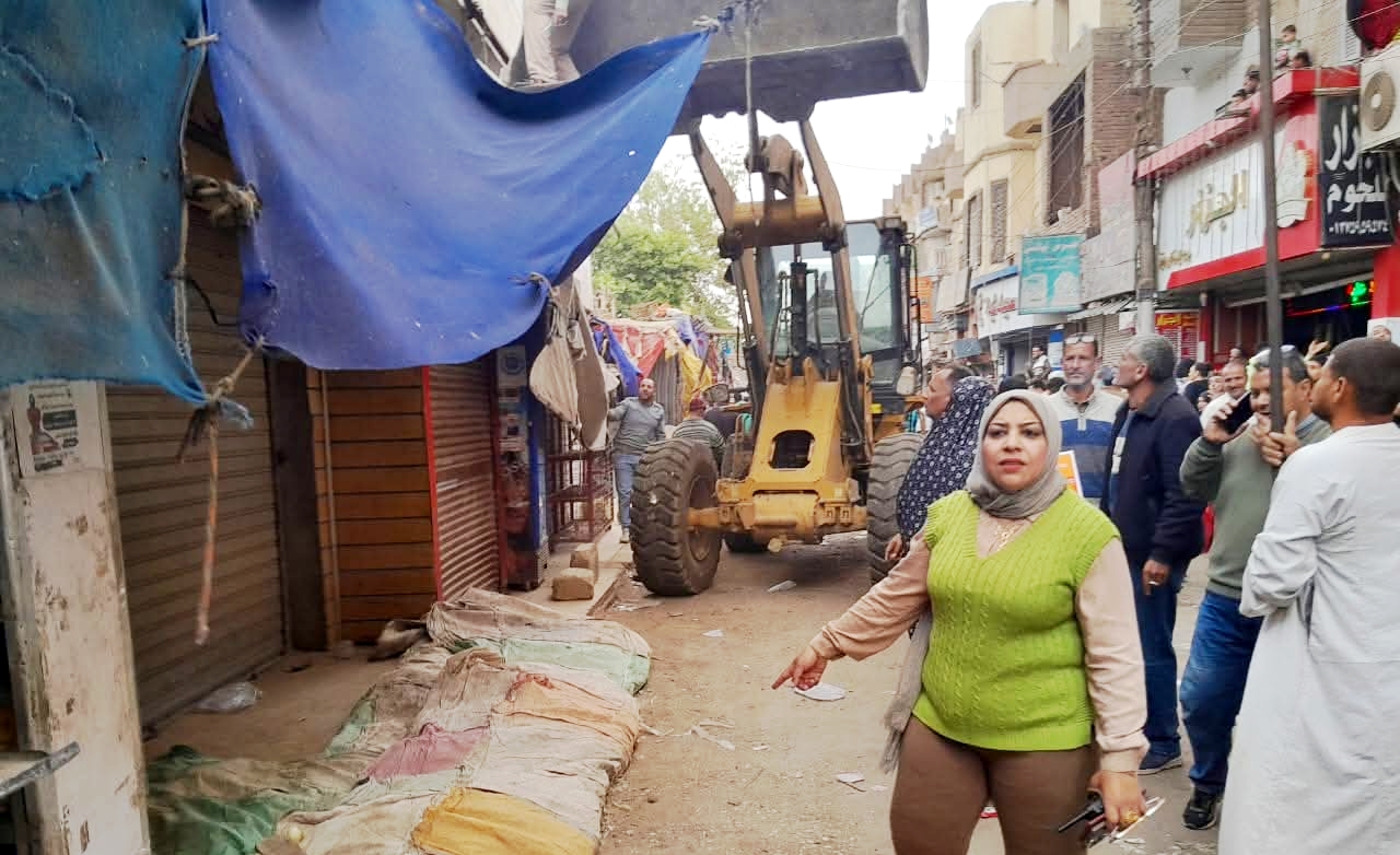محافظ أسيوط: تحرير 42 محضراً خلال حملة مكبرة لرفع الإشغالات بشوارع ديروط