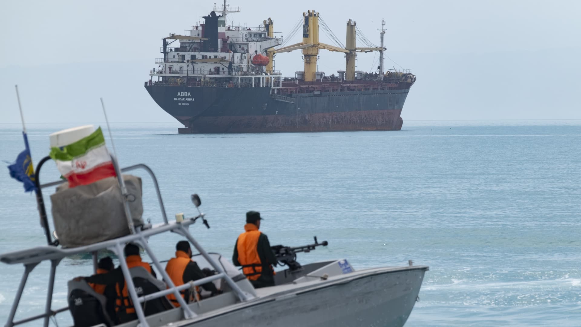 إيران: أي دولة تطرد سفراء إسرائيل وأمريكا ستتمتع بالمرور عبر مضيق هرمز