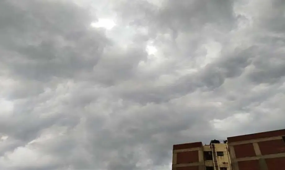 الأرصاد: استمرار تدفق السحب الرعدية إلى مناطق من الصحراء الغربية