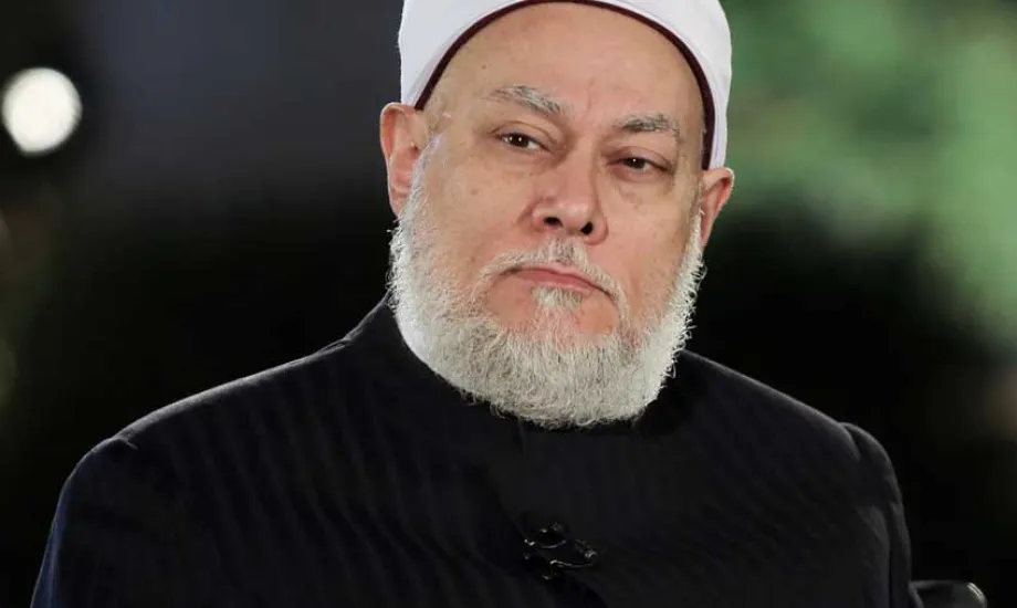 الحقن الشرجية واللبوس يفطروا ولا لأ؟.. علي جمعة يرد