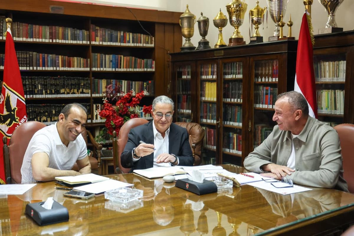الخطيب يجتمع بـ ياسين منصور وسيد عبد الحفيظ لتقييم قطاع الكرة