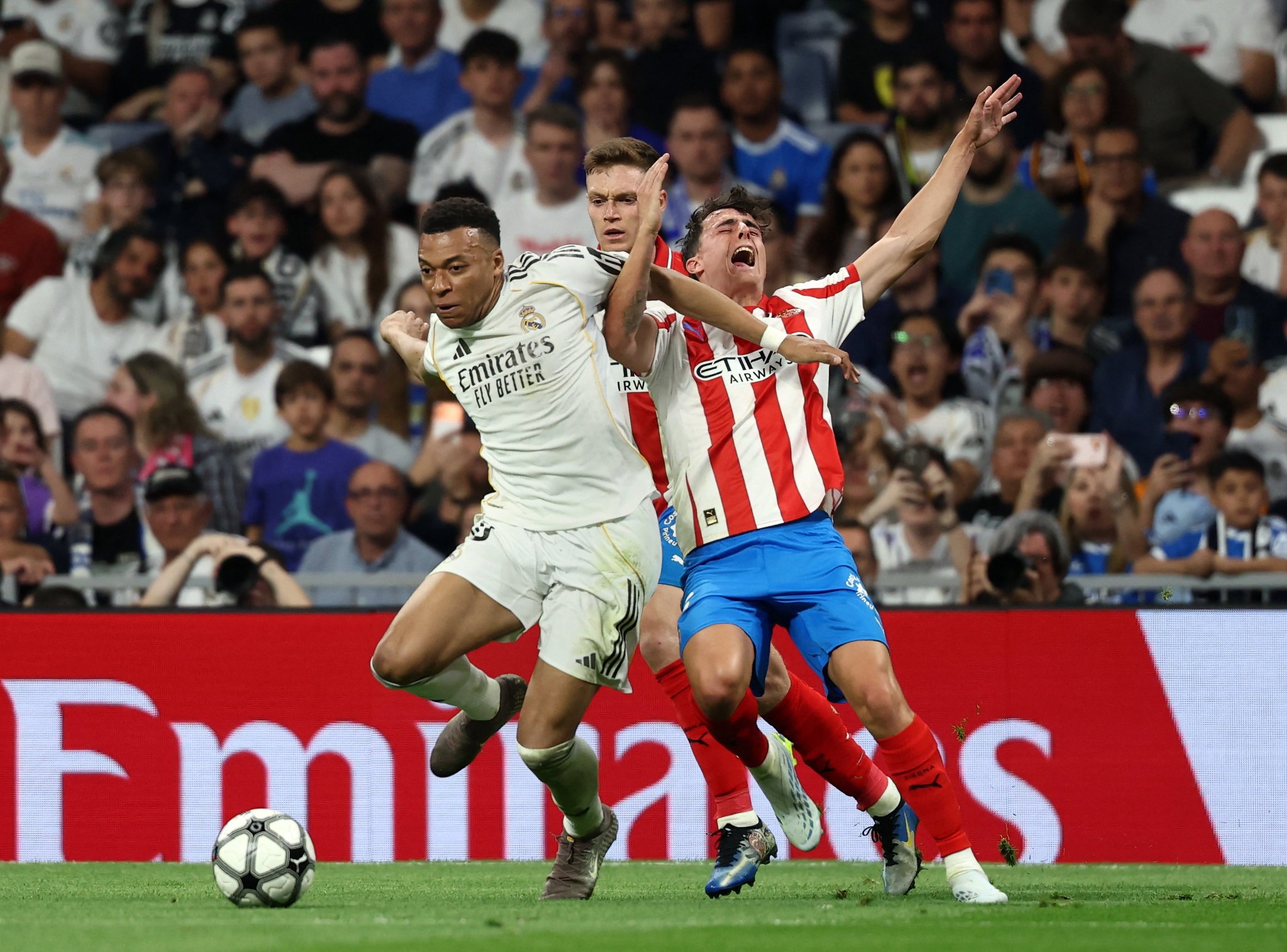 ريال مدريد يواصل نزيف النقاط في الدوري بالتعادل أمام جيرونا
