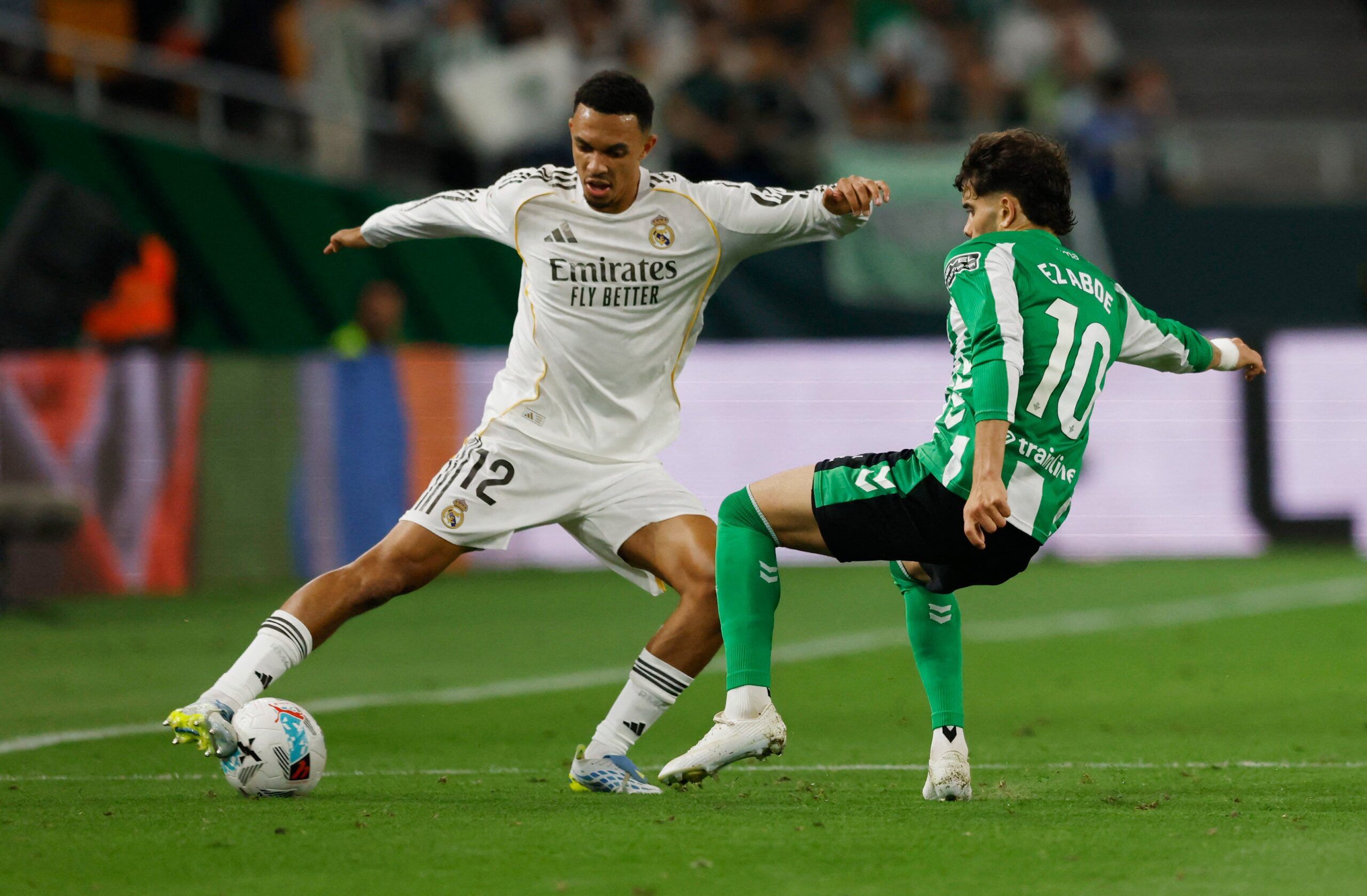 اللقب يبتعد .. ريال مدريد يسقط في الثواني الأخيرة أمام ريال بيتيس