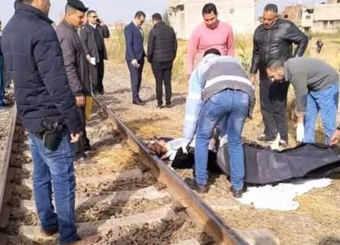 مصرع معلمة دهسًا أسفل عجلات قطار في قنا
