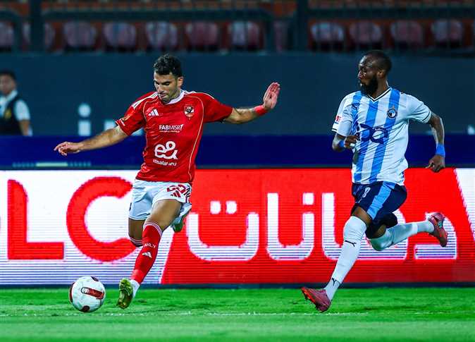 طاقم ألماني .. اتحاد الكرة يستقر على حكم مباراة الأهلي وبيراميدز