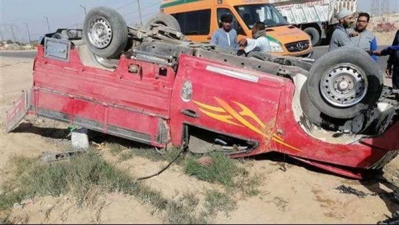 إصابة 6 أشخاص في انقلاب سيارة ربع نقل بقنا