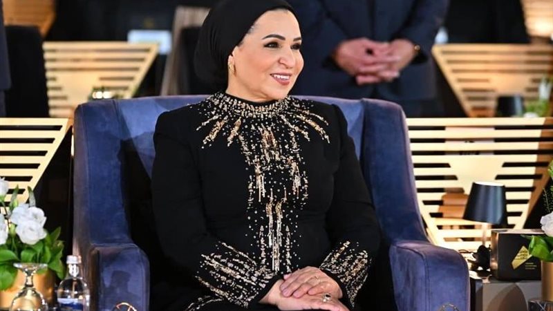 الهلال الأحمر:السيدة انتصار السيسي حريصة على المتابعة الدائمة لدور المتطوعين