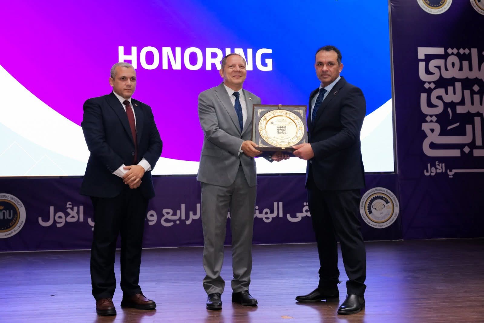 رئيس جامعة دمياط يشهد فعاليات الملتقى الهندسي الرابع والدولي الأول بجامعة المنصورة الأهلية