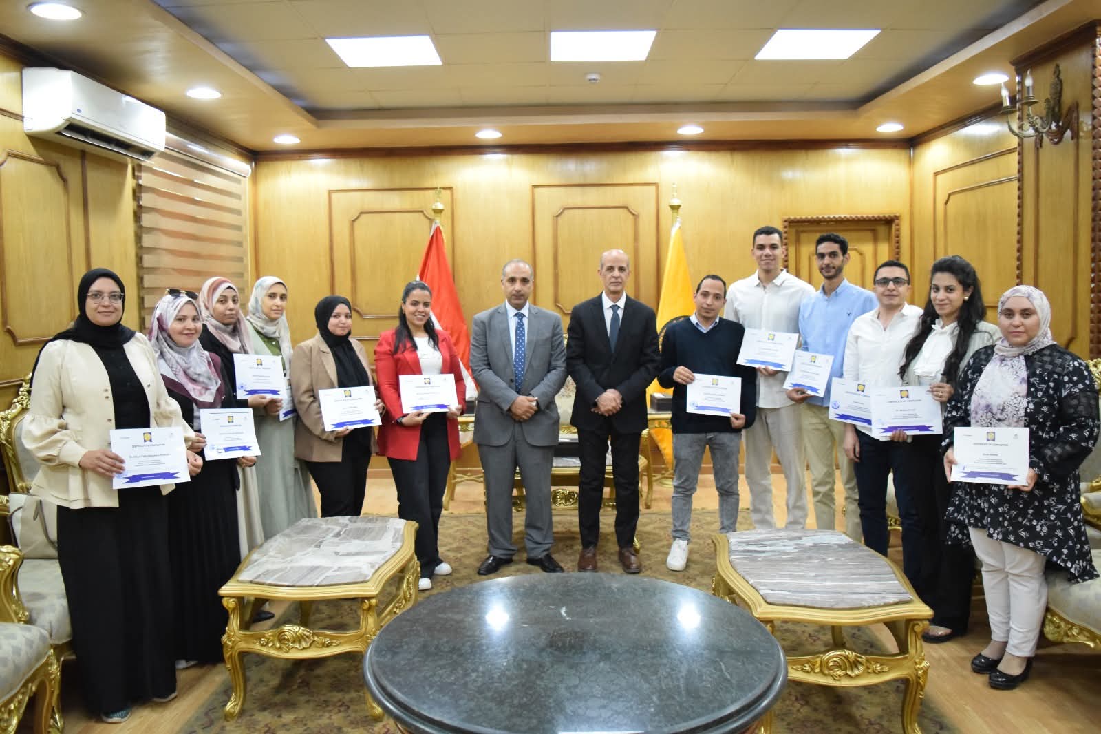 رئيس جامعة بني سويف يلتقي شباب الباحثين الذين اجتازوا البرنامج التدريبي بالتعاون مع بنك المعرفة