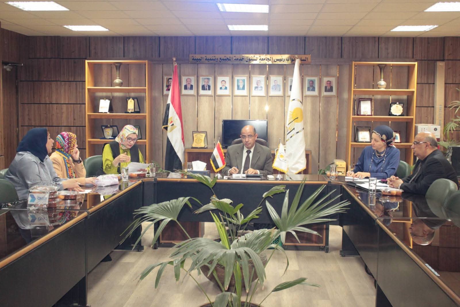 جامعة أسيوط تستعرض خطط تطوير مراكز اللغات الأجنبية وتوسيع نطاق خدماتها