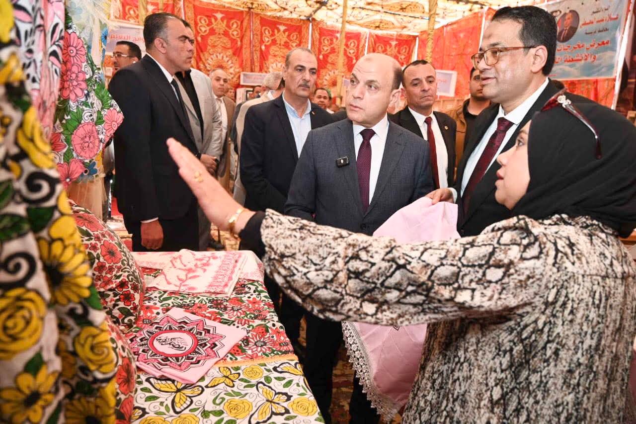 محافظ الغربية يتفقد معرض مخرجات التعليم الفني بمشاركة 110 طالباً من 109 مدرسة