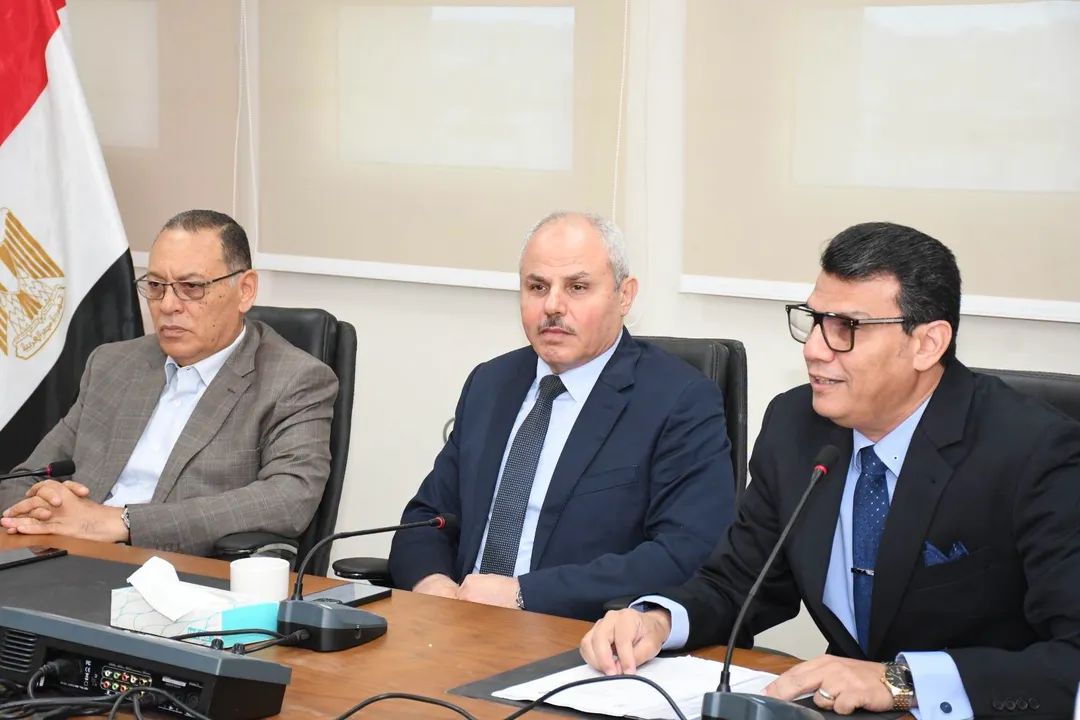رئيس جامعة قناة السويس يشارك مجلس صيدلة القناة احتفالها بالاعتماد الدولي