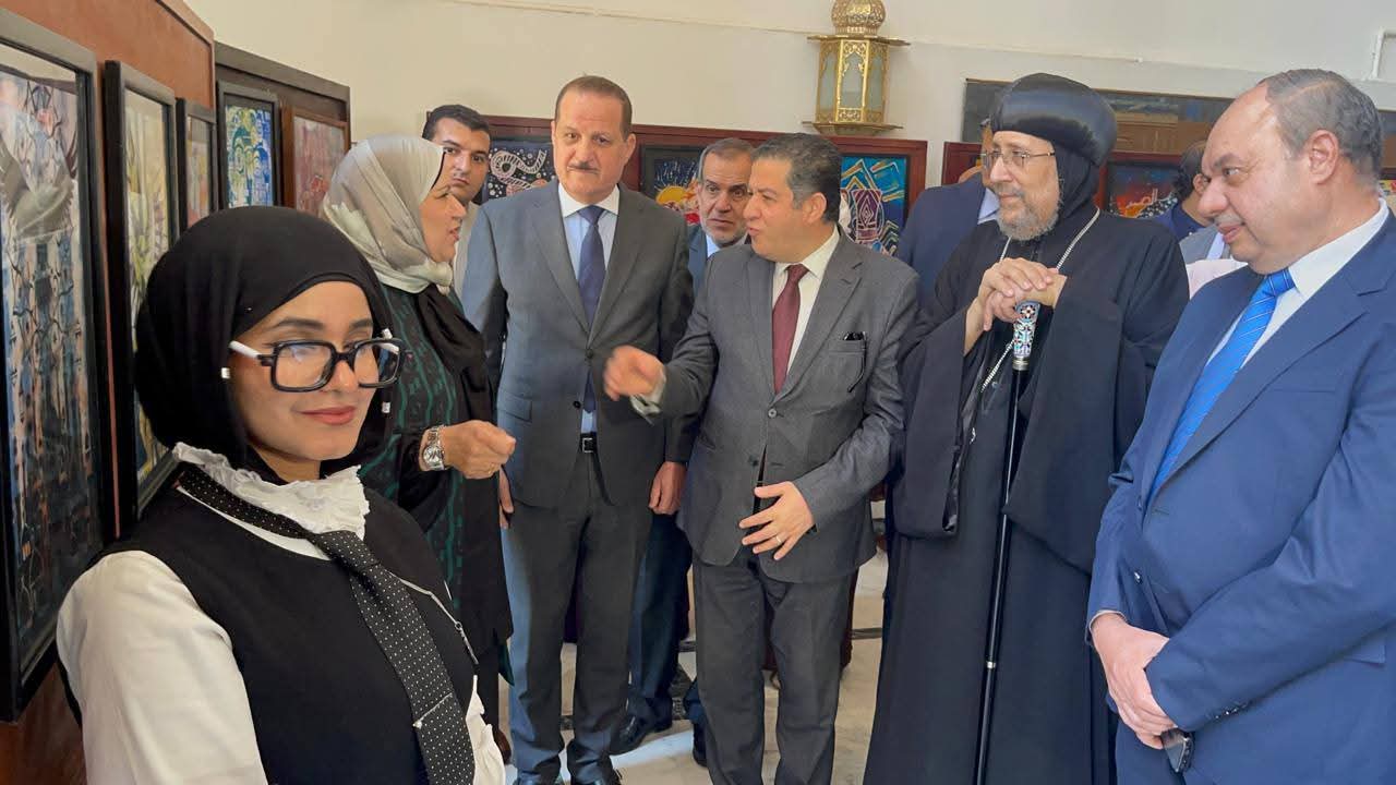 المعرض الفني لطالبات جامعة الأزهر يجسد روح الوحدة الوطنية