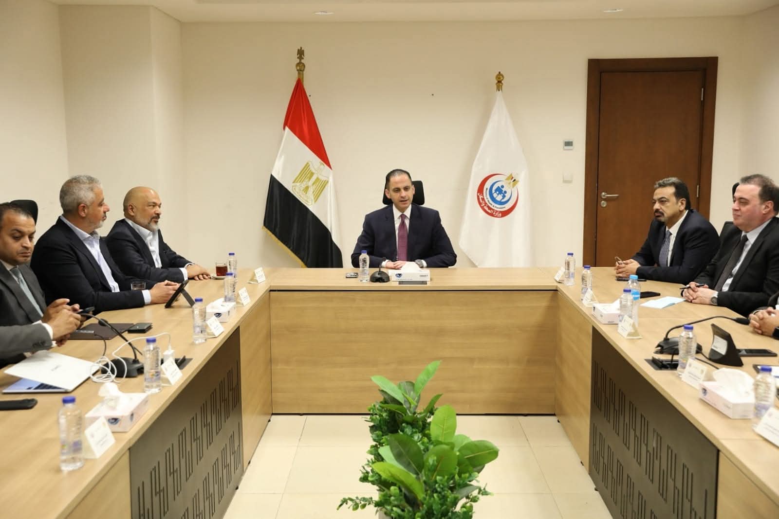 نائب وزير الصحة يبحث مع "اتصالات مصر" و"STM" رقمنة القطاع الصحي