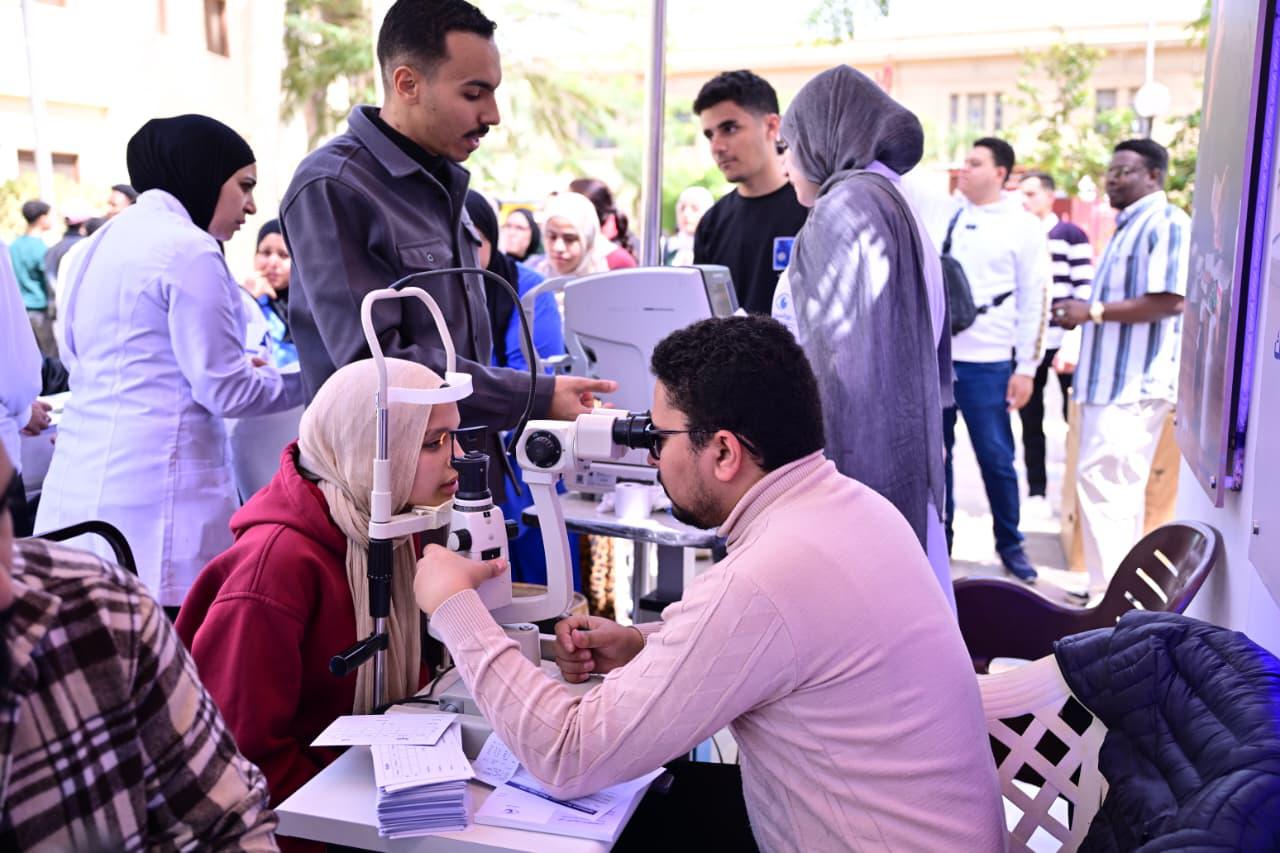 قافلة في طب وجراحة العيون لجميع منتسبى جامعة القاهرة
