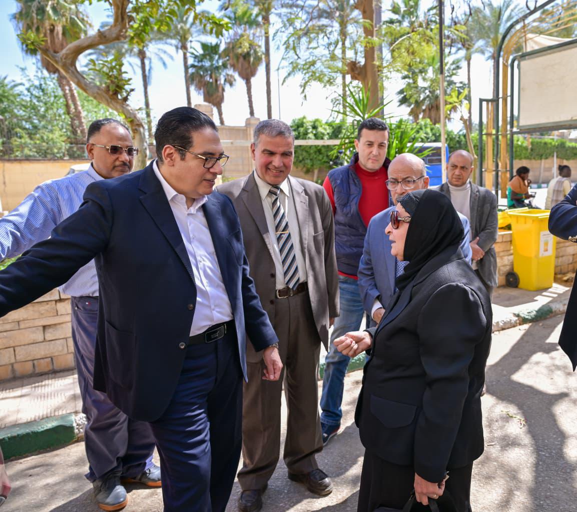 رئيس جامعة القاهرة يتابع ترشيد استهلاك الطاقة وتعظيم الاستفادة من الأصول