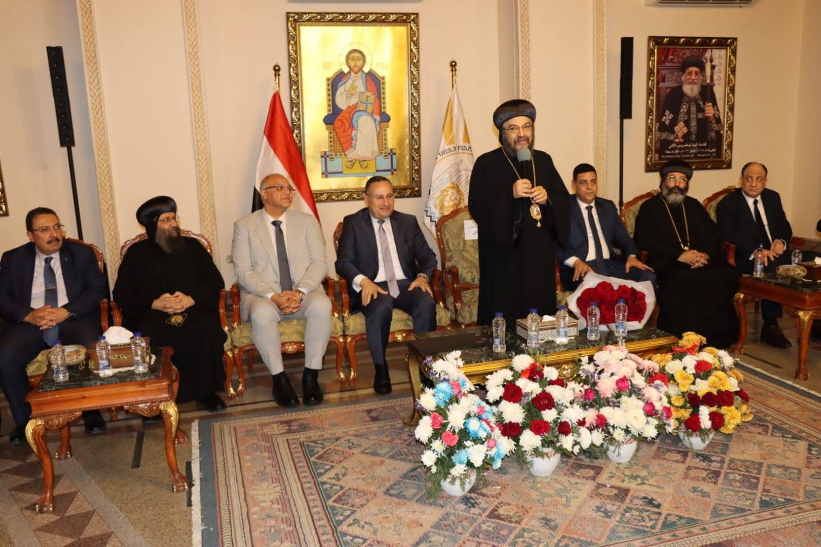 قنصوة يزور الكنيسة المرقسية بالإسكندرية ويقدم التهنئة بعيد القيامة المجيد