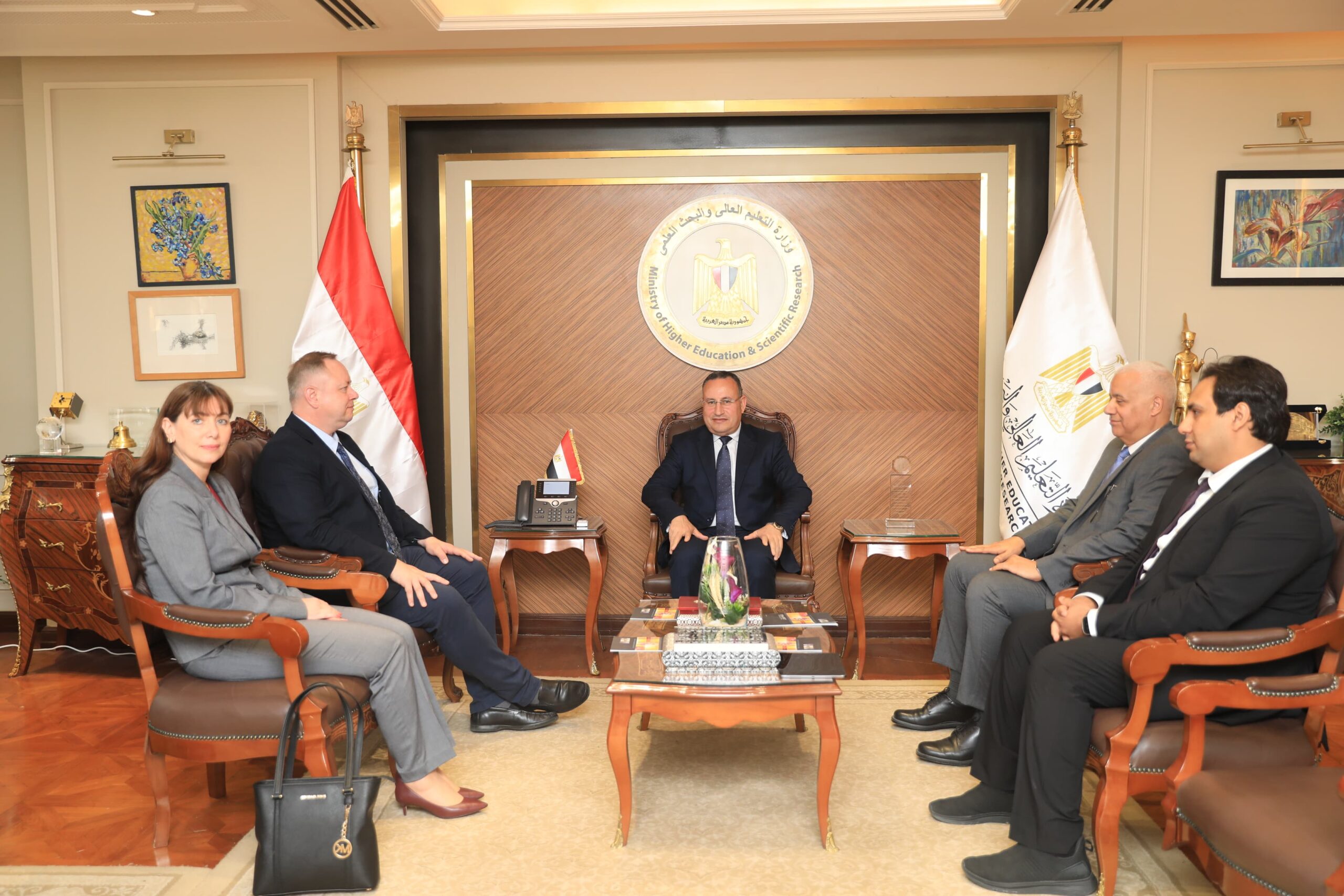 قنصوة يبحث التعاون مع جامعة إيست لندن ومستجدات إنشاء فرع الجامعة في مصر