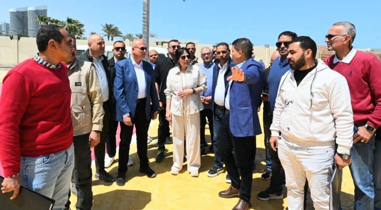 وزيرة الإسكان تتفقد مشروعات مارينا 8 و"بوغاز 24" والممشى السياحي بمارينا