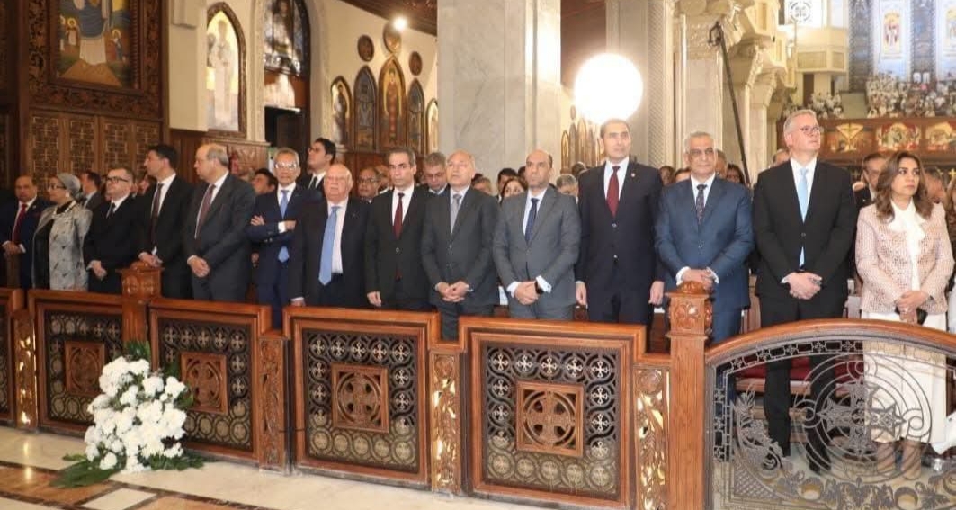 وزير العمل يشارك في قداس عيد القيامة المجيد بالكاتدرائية المرقسية