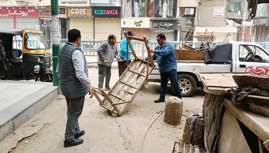 إزالات فورية لعدد من الاشغالات الثابتة والمتحركة خلال حملة مكبرة بالباجور وحي شرق شبين الكوم