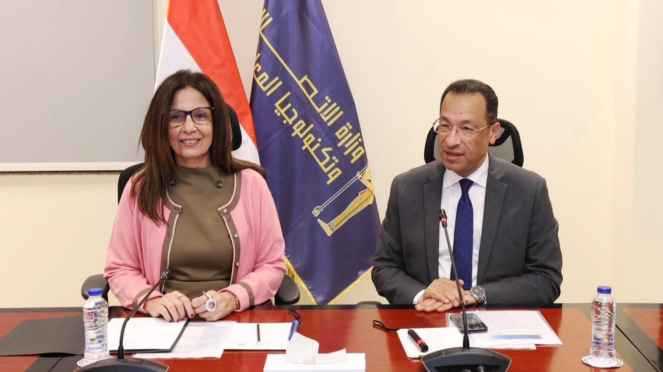 وزيرا الاتصالات والثقافة يبحثان مشروعات التعاون المشترك