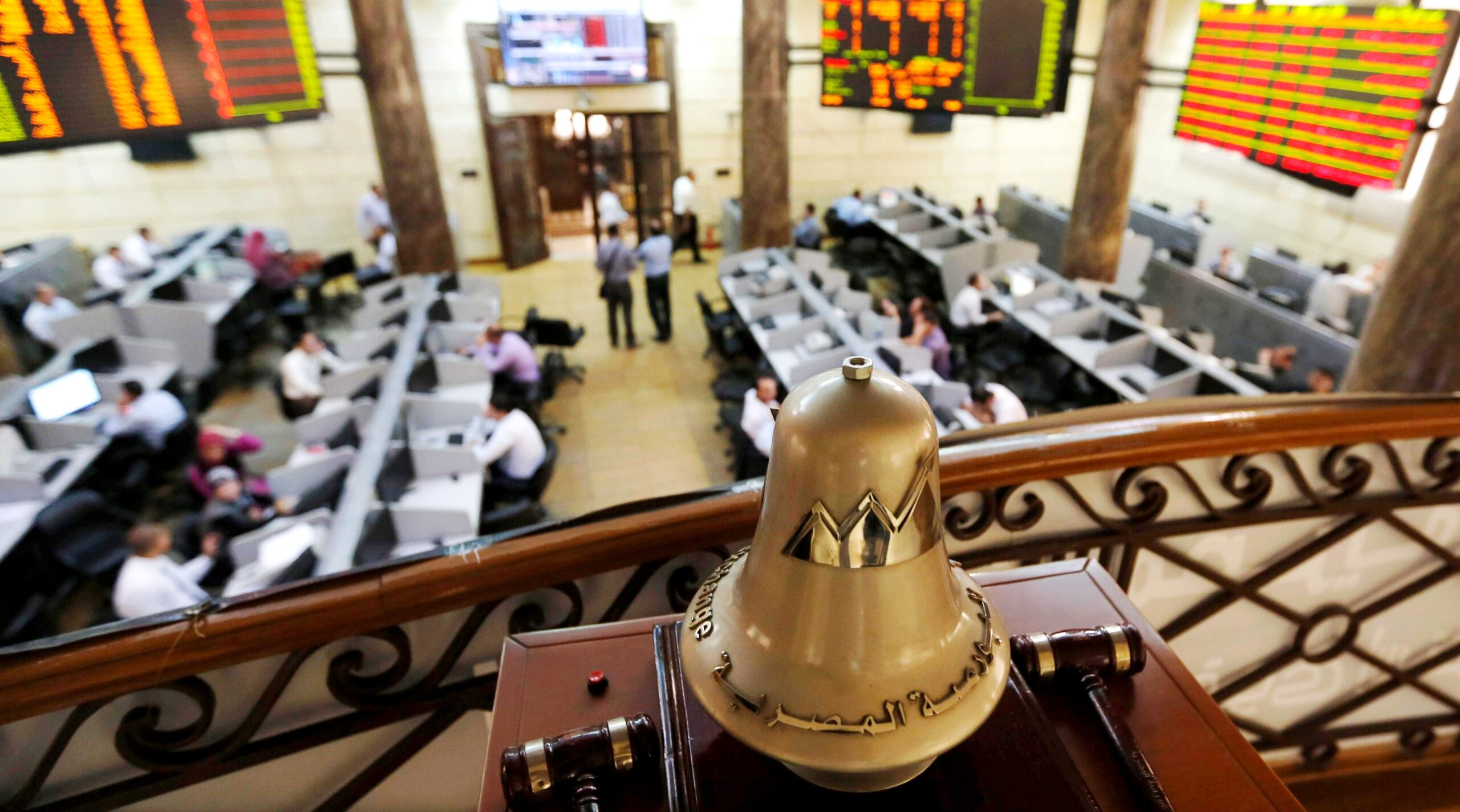 تنافس قوي بين 4 بنوك لإدارة الطروحات الحكومية في البورصة