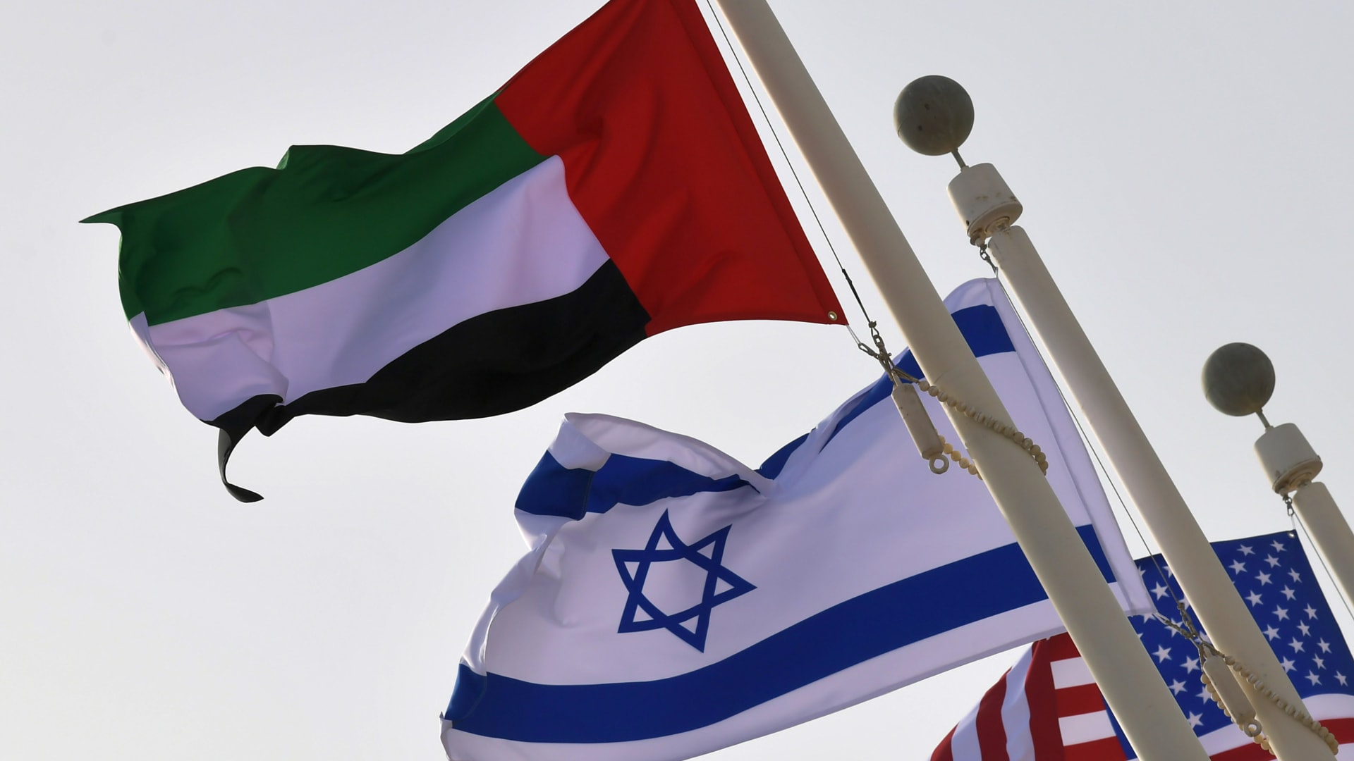 الإمارات تنفي زيارة نتنياهو أو استقبال وفود عسكرية